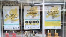 Plakati najave festivala europea u izlogu knjiznice bozidara ogrizovica